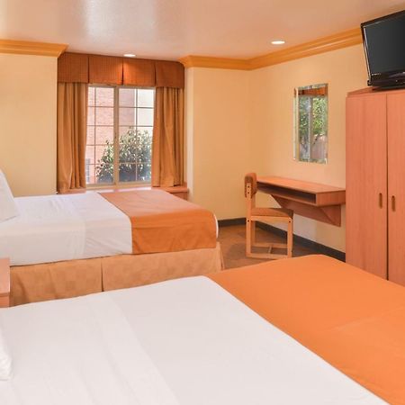 H3 Inn & Suites - Lax Airport - Los Angeles Ингълуд Екстериор снимка