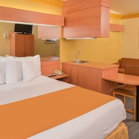 H3 Inn & Suites - Lax Airport - Los Angeles Ингълуд Екстериор снимка