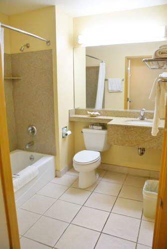 H3 Inn & Suites - Lax Airport - Los Angeles Ингълуд Стая снимка
