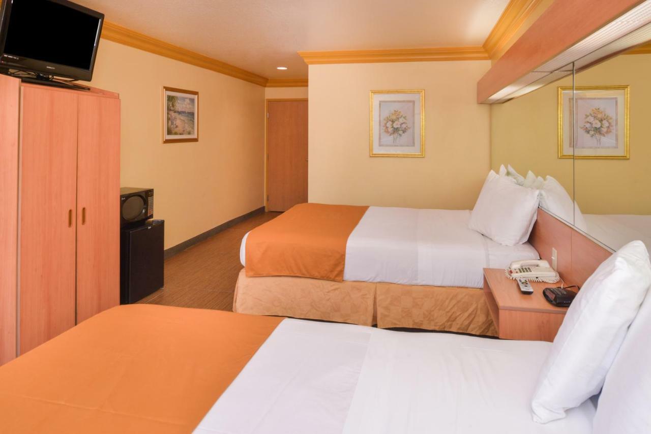 H3 Inn & Suites - Lax Airport - Los Angeles Ингълуд Екстериор снимка